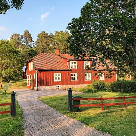 Nice Home In Mantorp With Kitchen ภายนอก รูปภาพ
