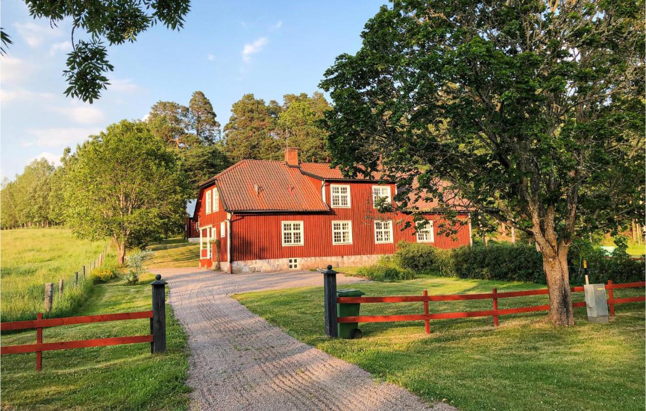 Nice Home In Mantorp With Kitchen ภายนอก รูปภาพ
