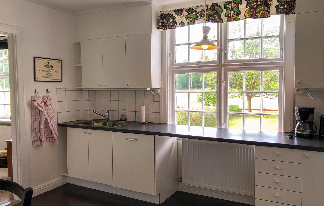 Nice Home In Mantorp With Kitchen ภายนอก รูปภาพ