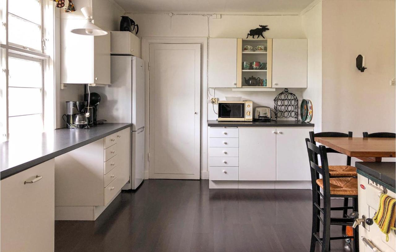 Nice Home In Mantorp With Kitchen ภายนอก รูปภาพ