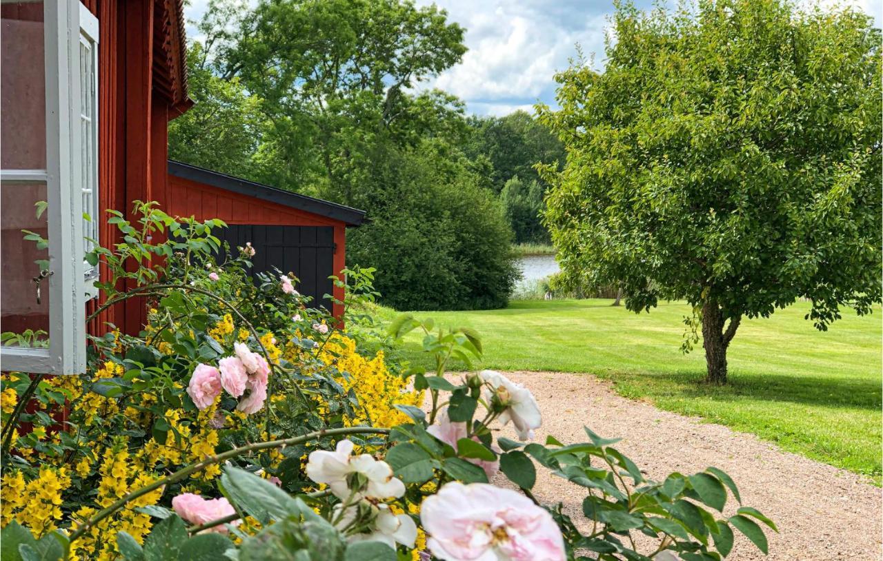 Nice Home In Mantorp With Kitchen ภายนอก รูปภาพ